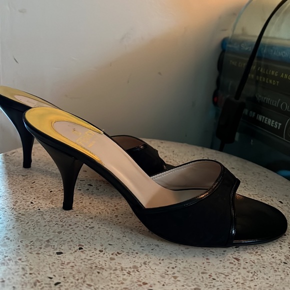 Fendi black leather low heel slide NWT - Picture 3 of 6